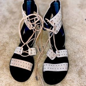 Tied up stud sandals 🤎